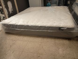 💤💤💤 $599 Eastern king platinum redwood available $599 💤💤💤