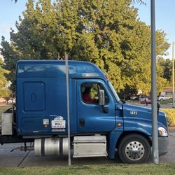 2013 Freightliner Cascadia 