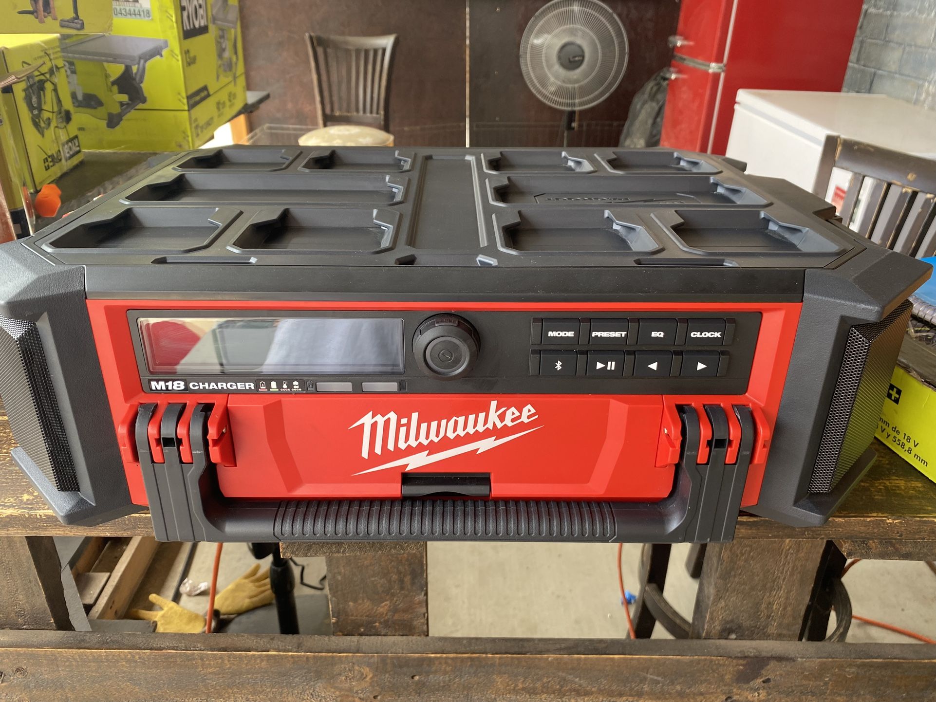 M18 packout radio + charger