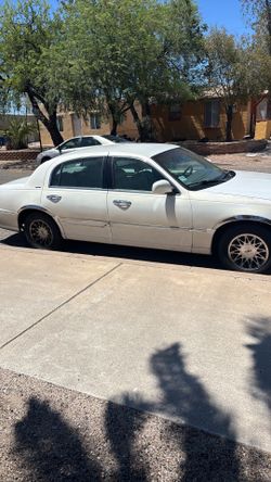 2002 Lincoln Town Car