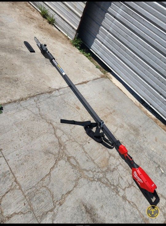 Milwaukee
M18 FUEL 10 in. 18V Lithium-Ion Brushless Electric Cordless Telescoping Pole Saw, 13 ft. Length (Tool-Only)