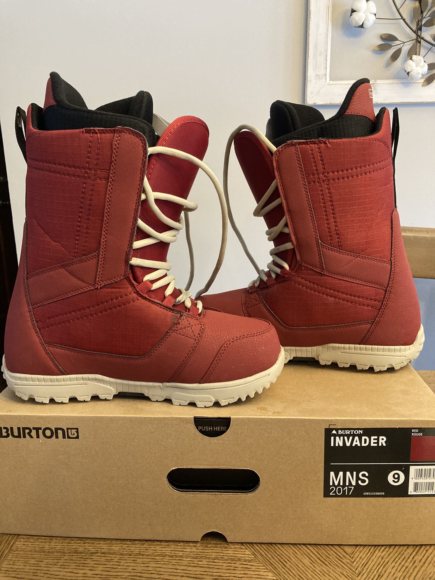 Snowboard Boots - Burton Invader