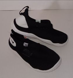 NEW Nike 7 kid's black mesh water beach sand shoes $10 FIRM