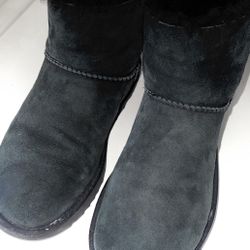 Womens UGGS boots Size 10