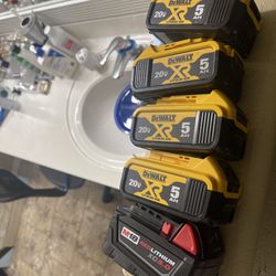 4 Dewalt Battery’s And 1 Milwaukee Battery $250 All FIRM 