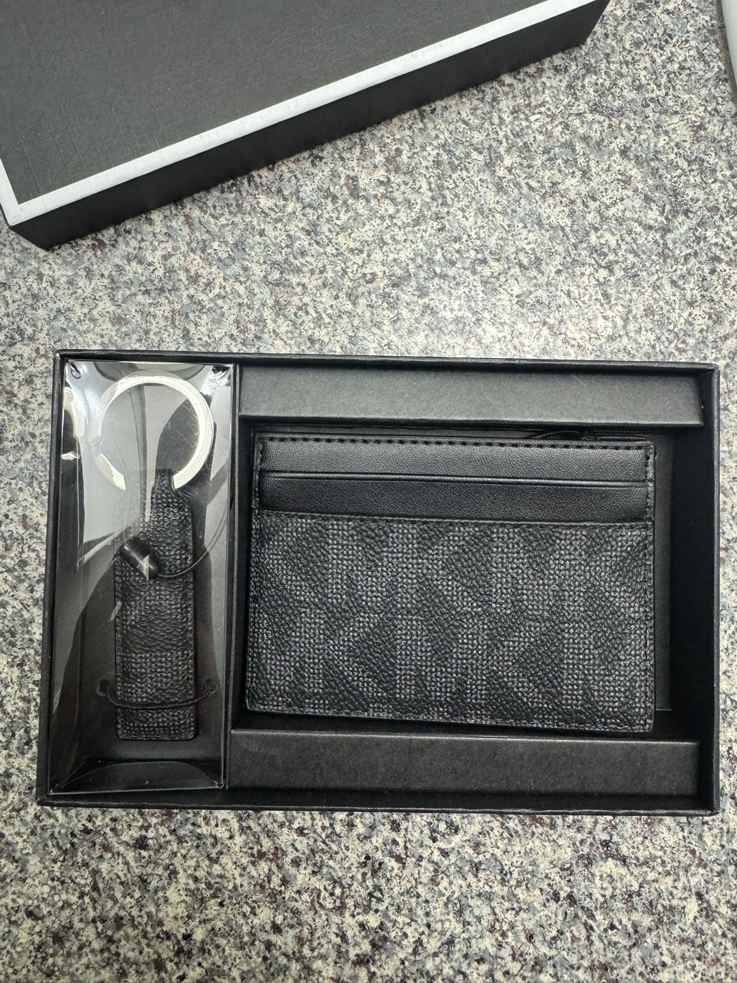 New Michael Kors Wallet & Keychain Set
