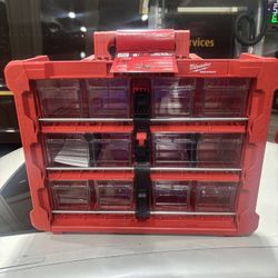 Milwaukee 10 Compartment 