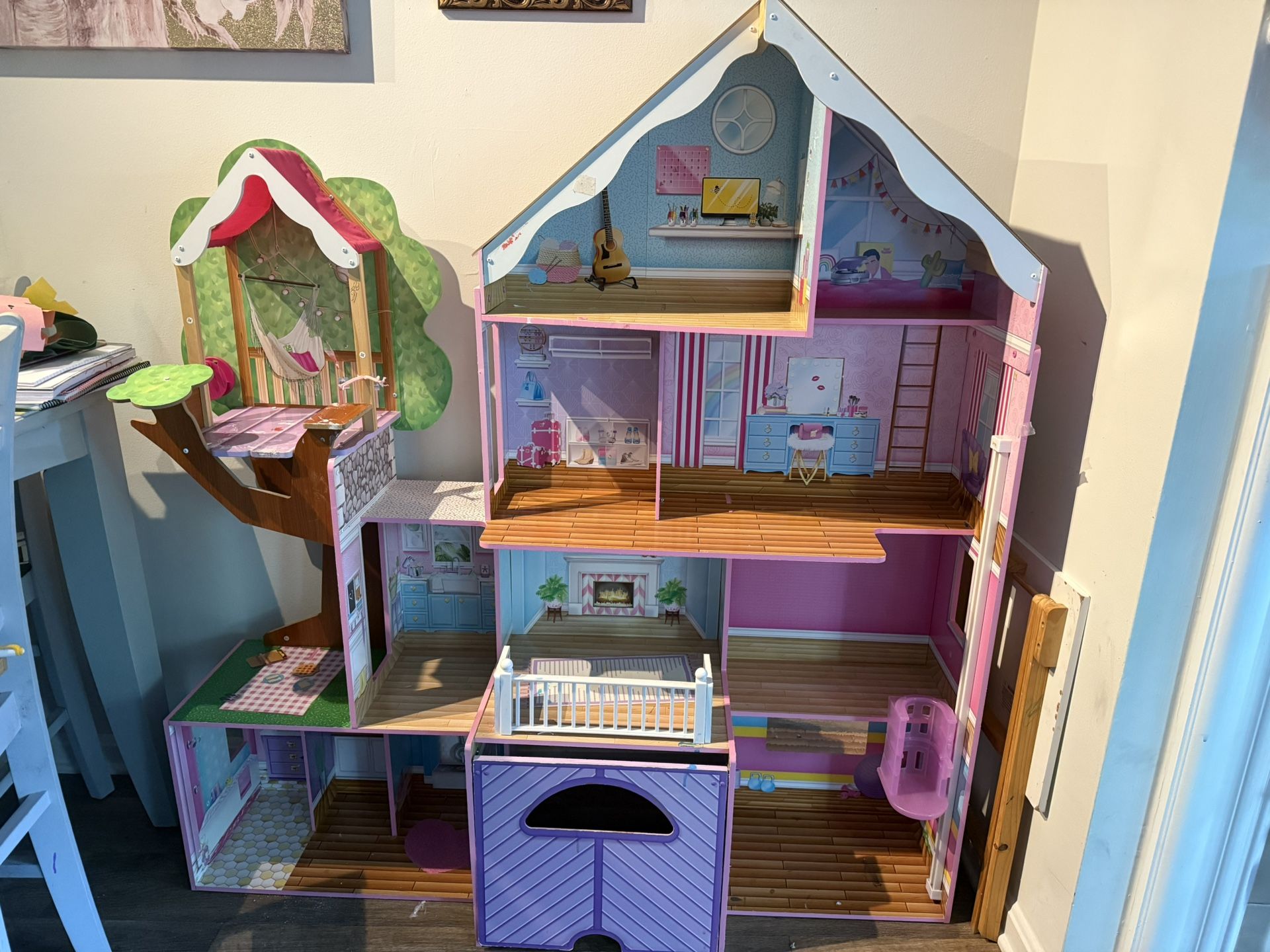 Large Doll House 