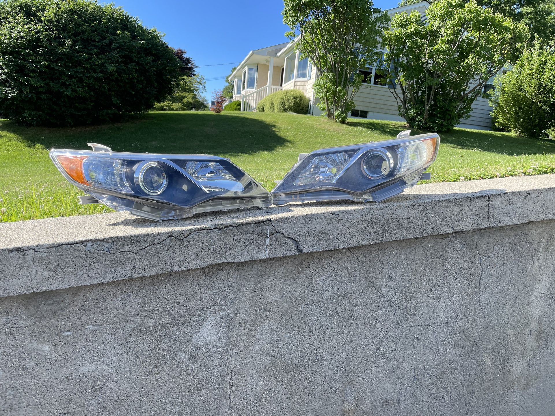 2014 Toyota Camry Headlights 