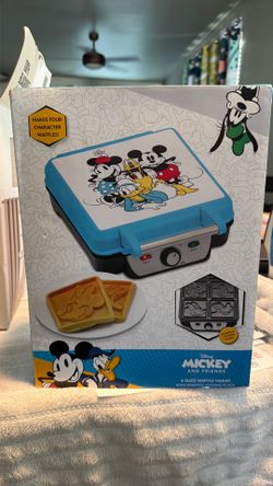 Mickey 4 slice waffle maker with nonstick cooking plates