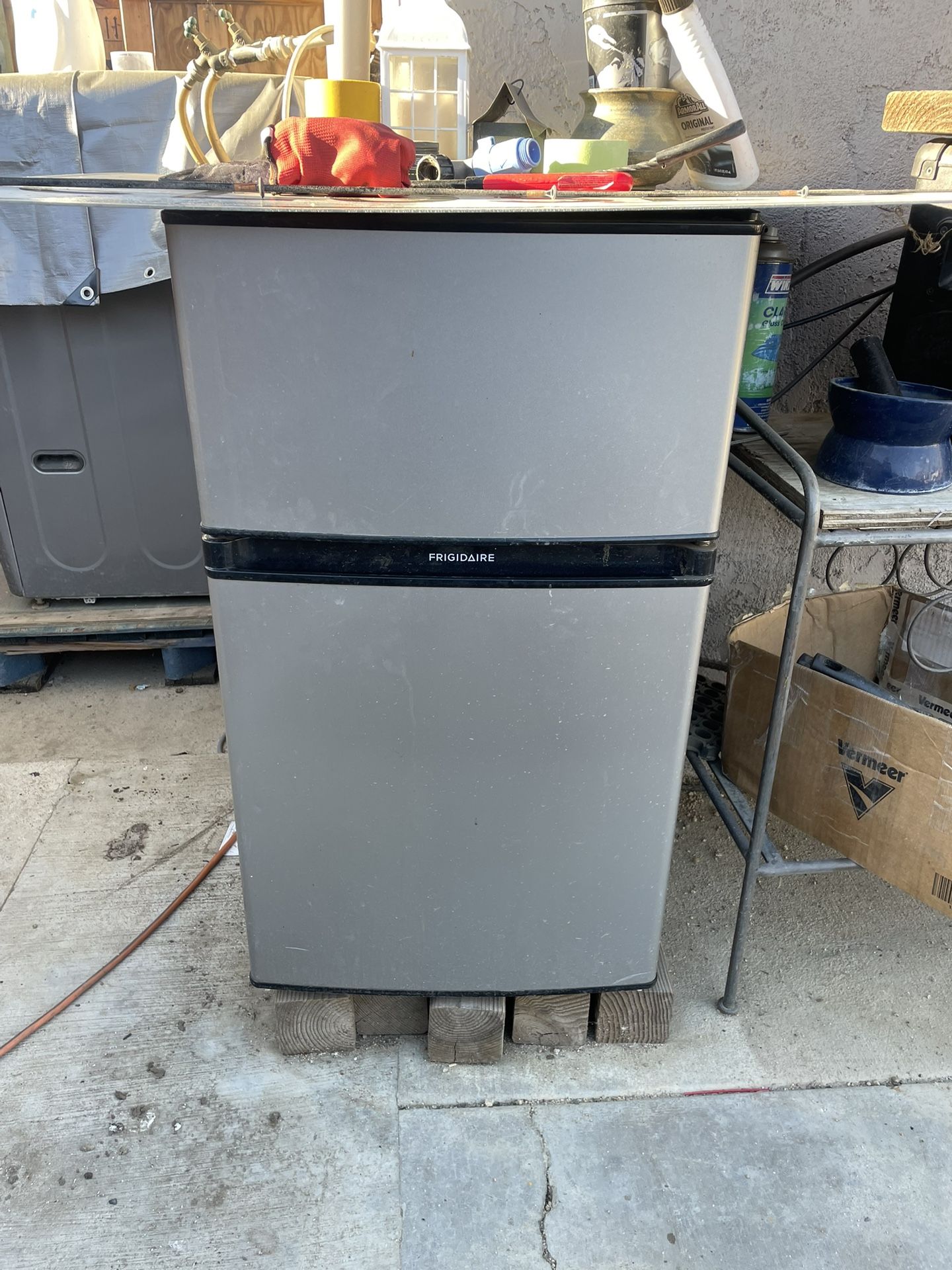 mini fridge n freezer