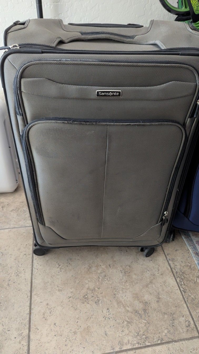 Samsonite Large / Medium Suitcases