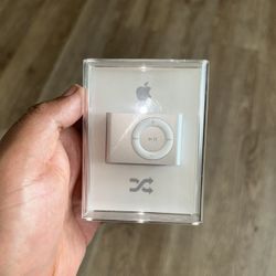 Apple iPod Shuffle Bundle 2nd Generation Silver A1204 1GB