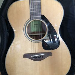 Yamaha FS800 Acoustic Guitar and Case