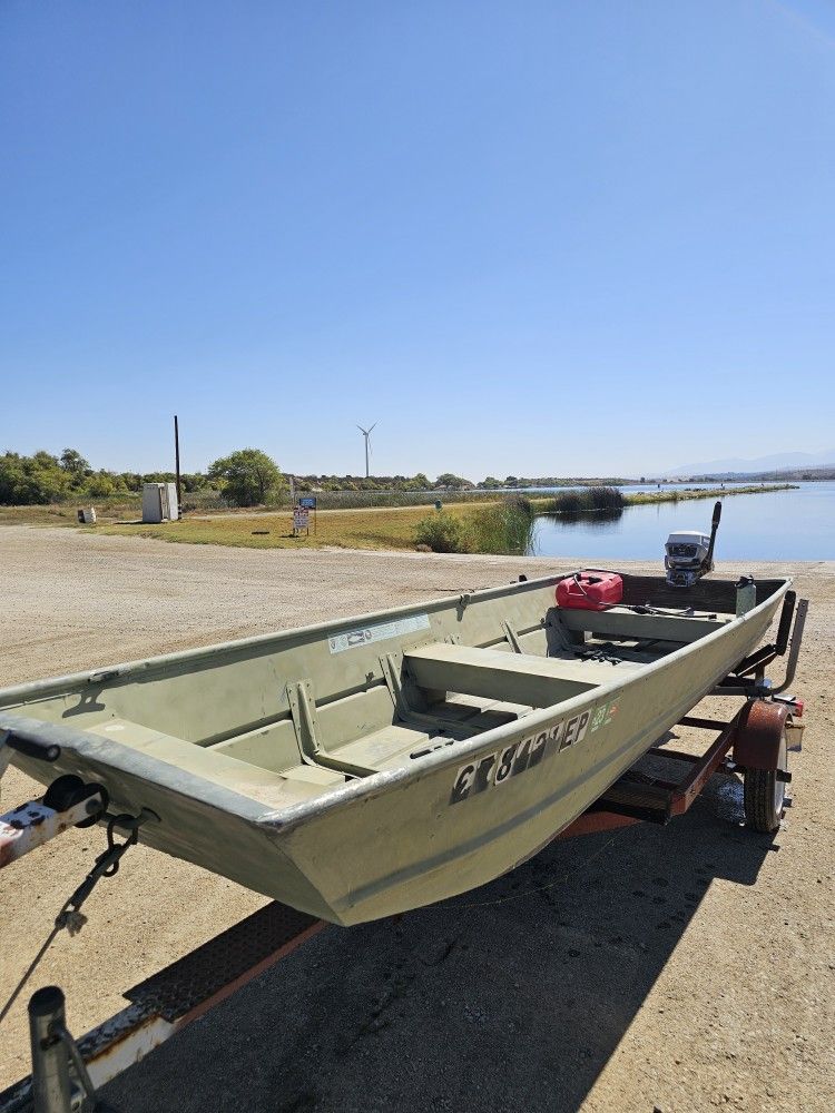 Seaking 14 Ft Boat and Trailer