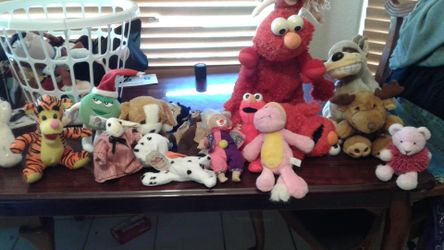 Monos diferentes personajes