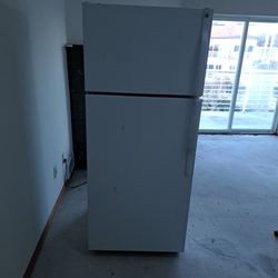 Fridgedaire Refrigerator