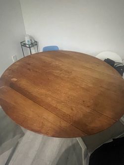 Circle table