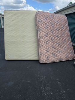 Queen Mattress And Boxspring $150 firm