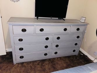 9 drawer wooden dresser