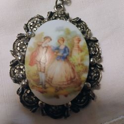 VINTAGE CAMEO SIGNEDFRAGONARD VICTORIAN COUPLE w CHAIN