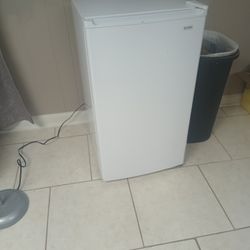Kenwood Mini Fridge