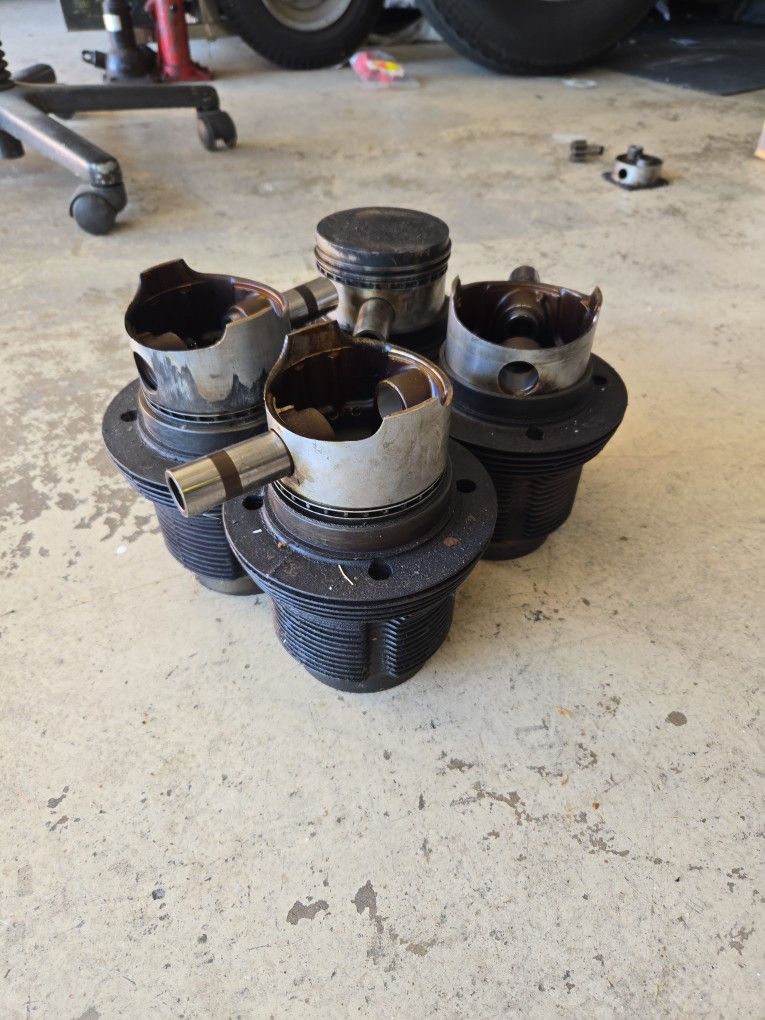 4 - VW Bug Pistons & Cylinders