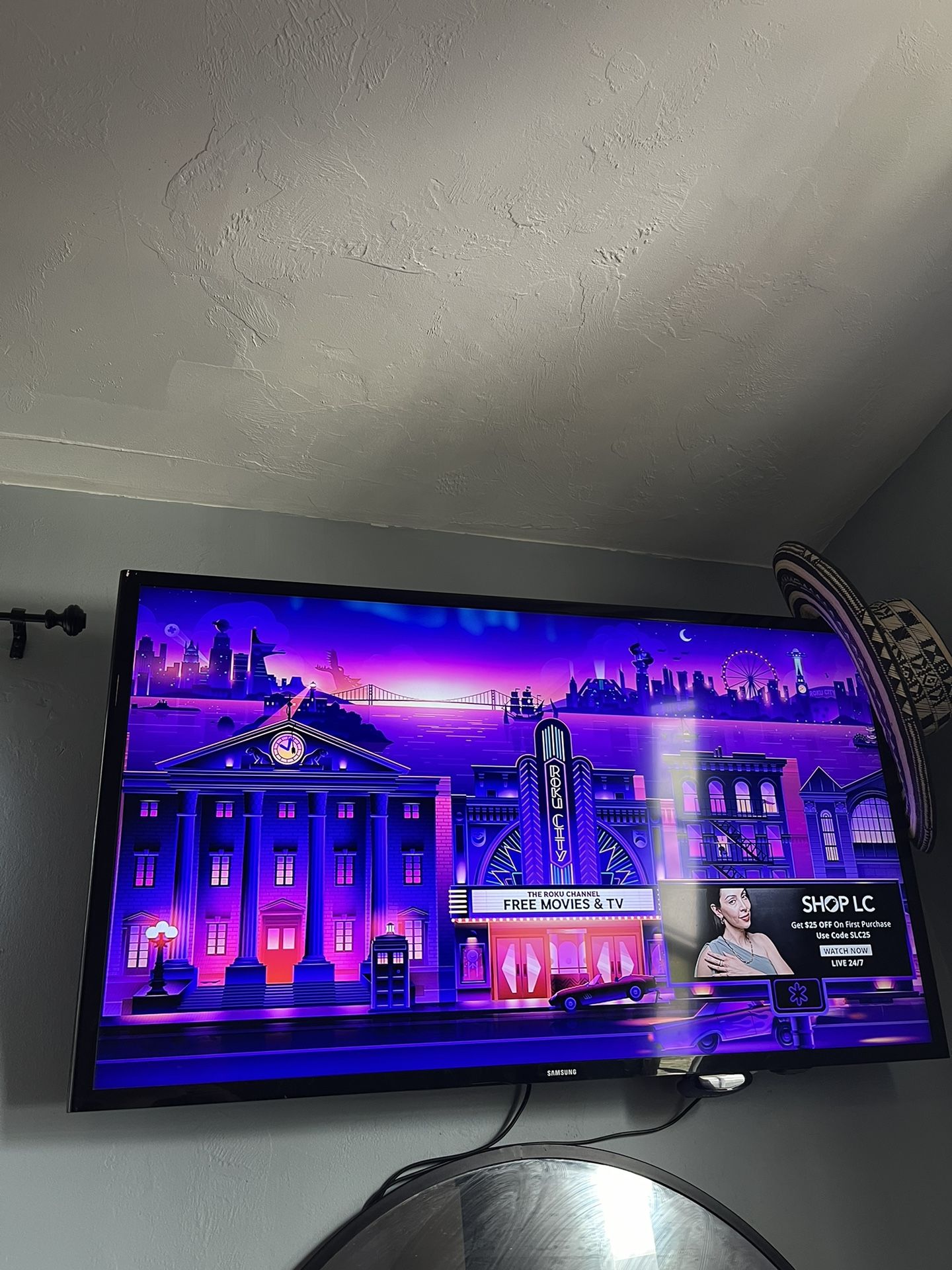 40” Samsung TV With Roku