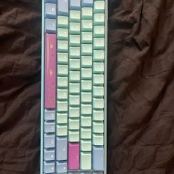 Frozen Llama Keyboard 65% And Frozen Llama Mouse With Extra Key Caps