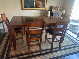 4-6 person dining table comes with leaf and bench