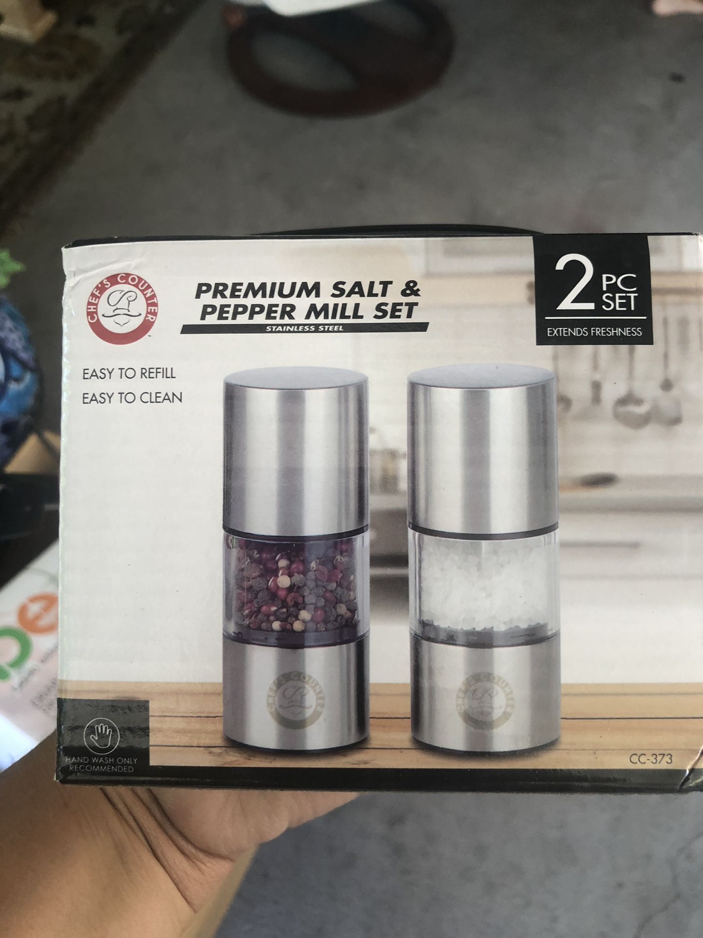 Pepper and salt mill set