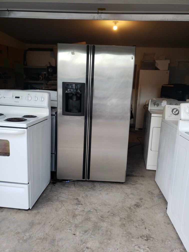 GE STAINLESS STEEL SIDE-BY-SIDE REFRIGERATOR 