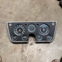 1967-68 Chevy Suburban Gauge Cluster