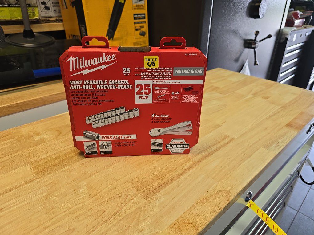 Milwaukee 65pc 1/4" SAE/MM ratchet Socket Set, Flat Sides For Anti-roll Or Wrench Application, New, Financing Available 