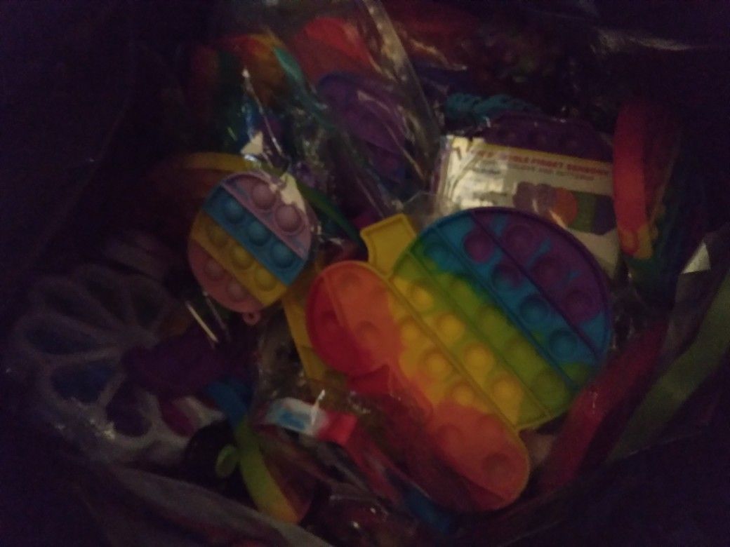 Pop It (Read Description Over 120 Pop It's With Extra Toys)