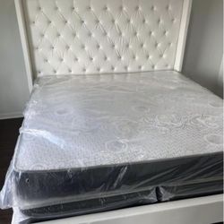 NEW MATTRESS QUEEN SIZE PLUSH WITH BOX SPRING