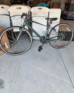 Green SPECIALIZED Sirrus bike