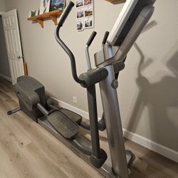 Life Fitness 95xi Elliptical Cross Trainer