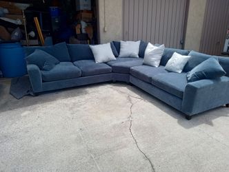 Like New Modern 3 piece Sectional - Super comfortable