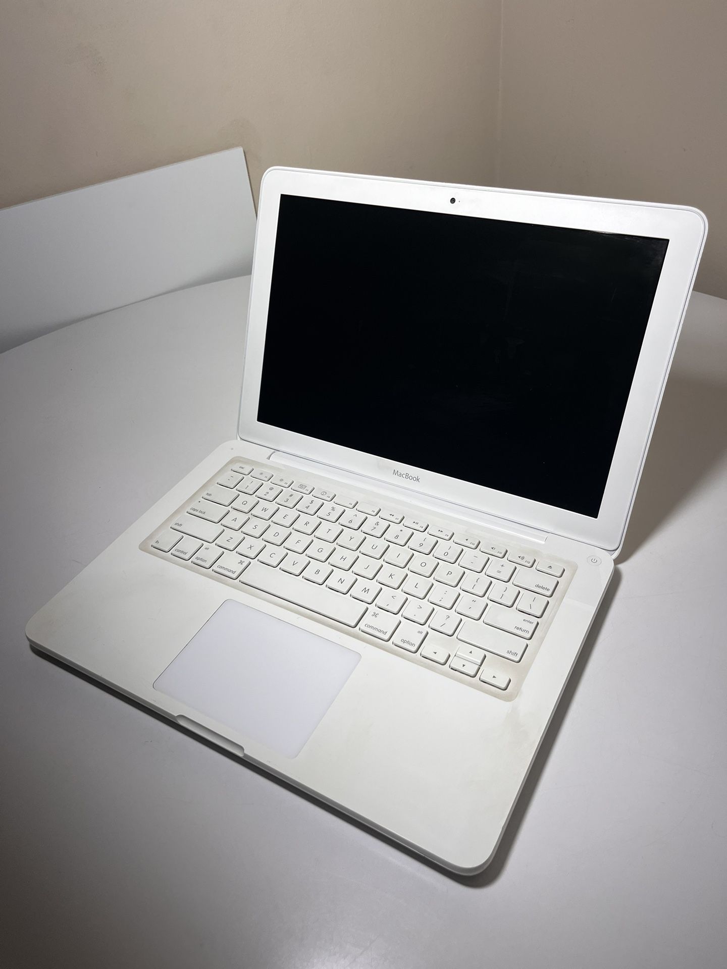 MacBook (2009), 3GB RAM, 500GB SSD, MacOS El Capitan