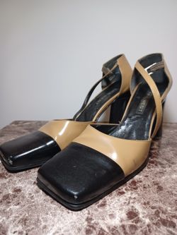 Nine West Black and Yellow Heels size 8