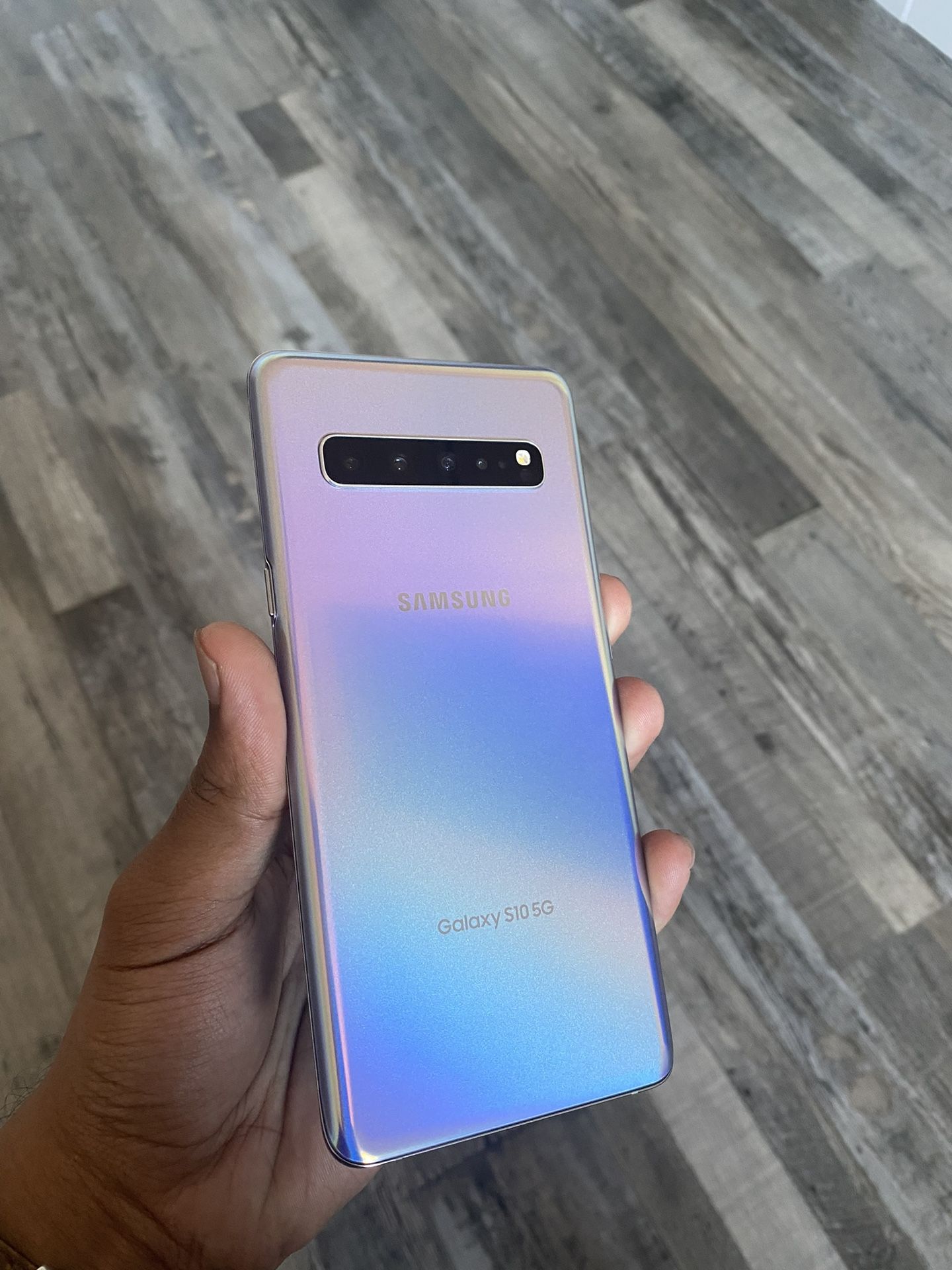 Samsung Galaxy S10 5G, 256 GBs, Unlocked, Excellent Condition, Clean IMEI, Aura Glow