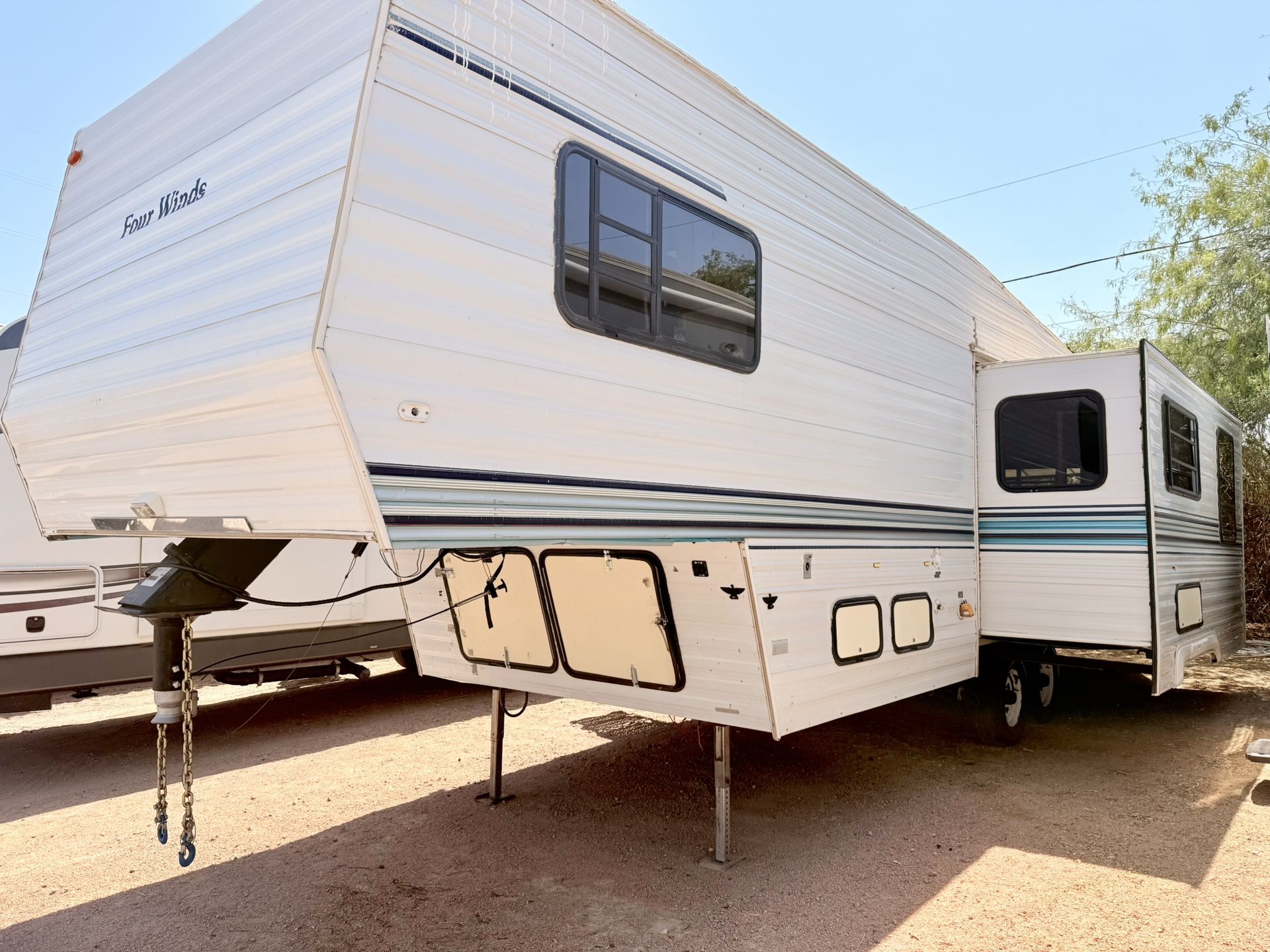 1995 Four Winds fifth Wheel 32Ft with large slideout clear title