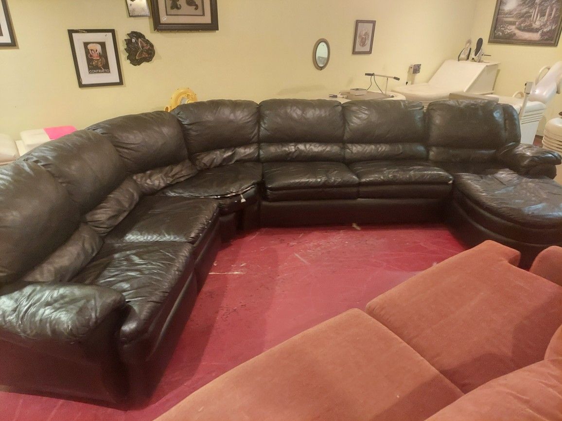 18ft Leather Sectional Witjh Hide A Bed In Side Can Deliver Okc Area 30