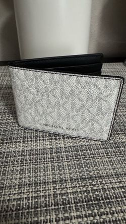 Michael Kors Cooper Billfold Passcase Wallet White MINT AUTHENTIC