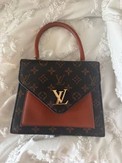 Louis Vuitton Handle Flap Bag MM in Monogram canvas