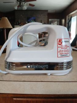 White Cuisinart 5 speed hand mixer
