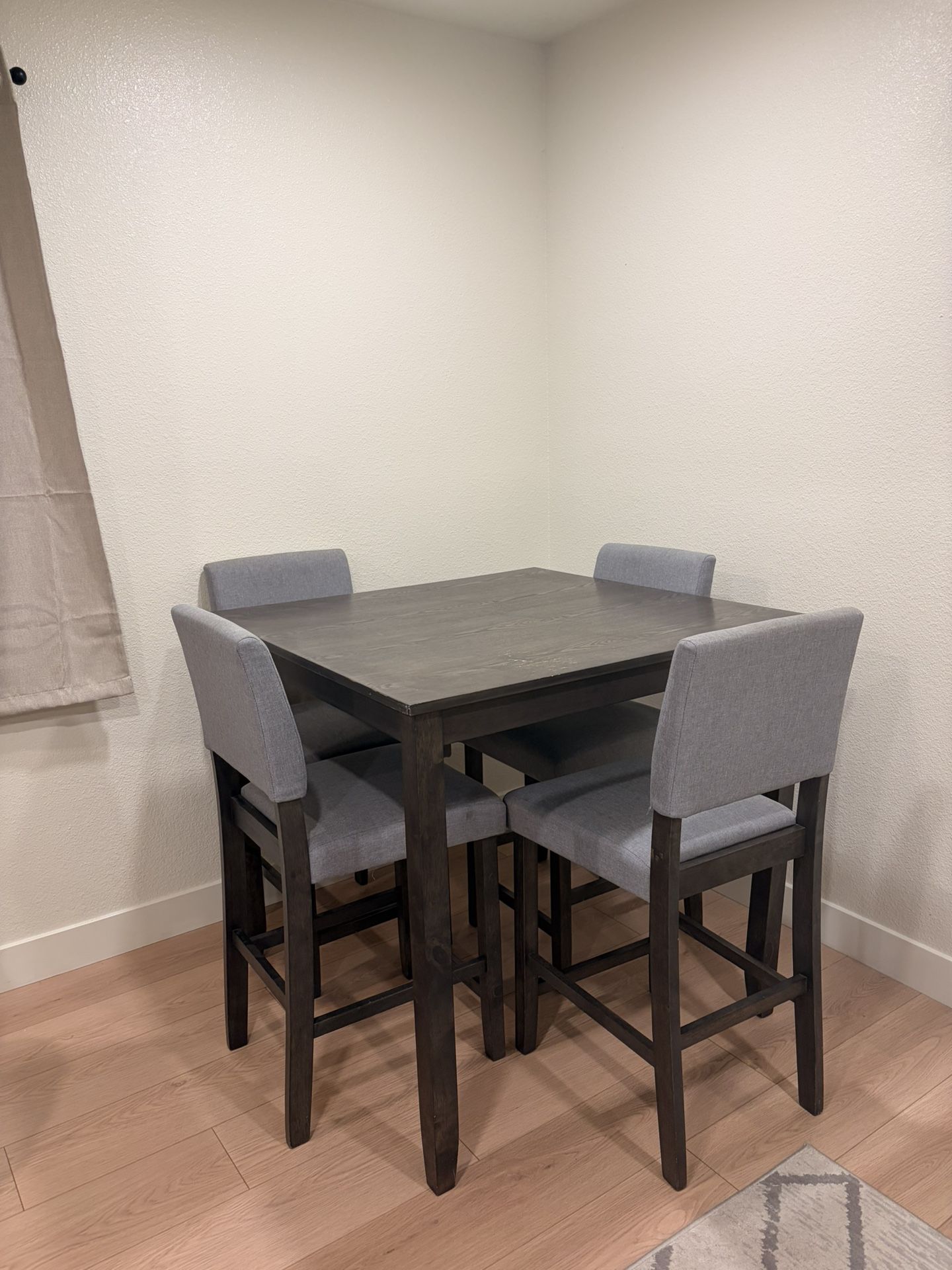 Dining Room Table & 4 Chairs