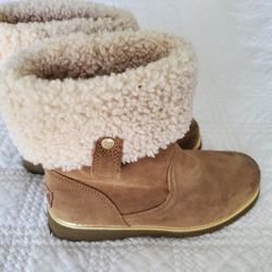 Uggs girls size 5