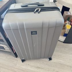 Used – large checkin Skyway Hardside Check-In Spinner Suitcase